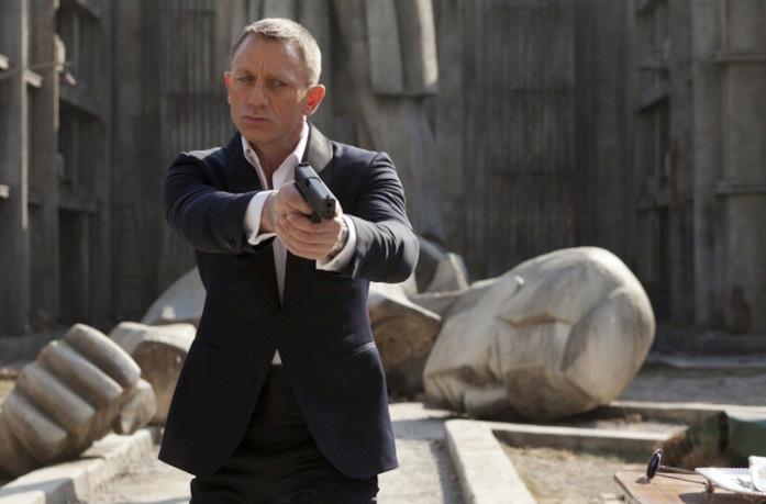 Daniel Craig - James Bond Daniel Craig punta la pistola