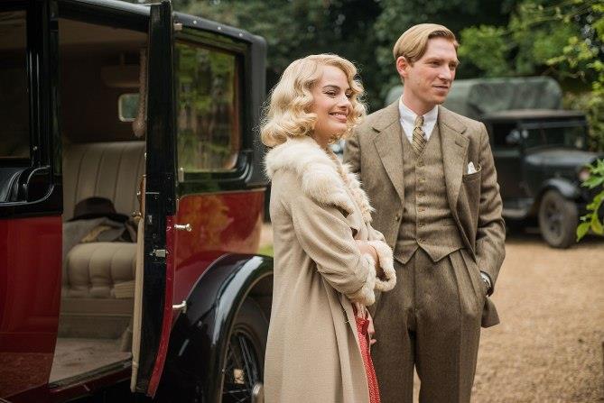Domhnall Gleeson e Margot Robbie in Vi Presento Cristopher Robin Domhnall Gleeson e Margot Robbie