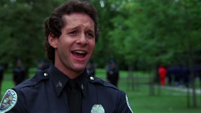 Steve Guttenberg è Carey Mahoney Un'immagine di Steve Guttenberg in Scuola di Polizia