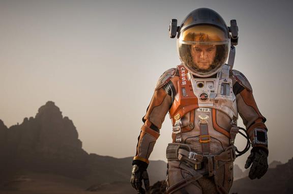 Matt Damon in una scena del film The Martian