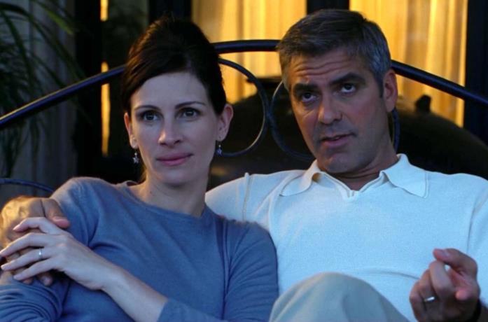 Primo piano di George Clooney e Julia Roberts