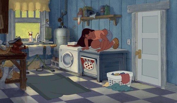 In Lilo & Stitch c'è una scena modificata per salvaguardare la sicurezza dei più piccoli La scena modificata di Lilo & Stitch in una GIF