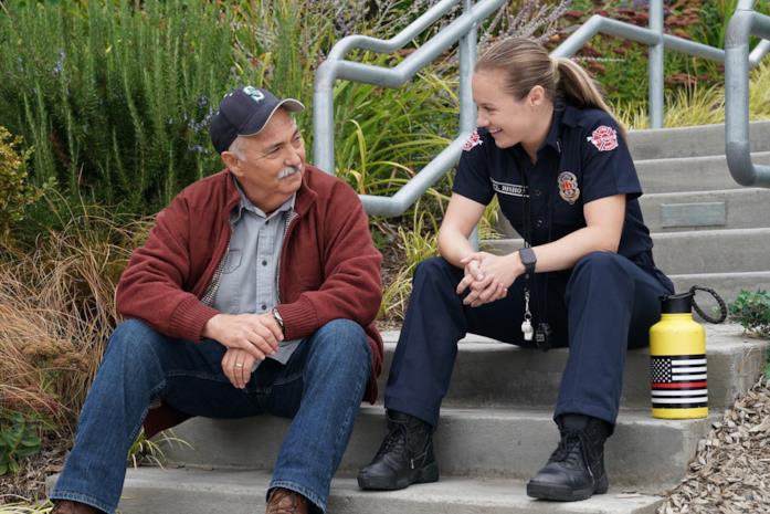 Pruitt Herrera (sinistra) e Maya Bishop (destra) in una scena di Station 19