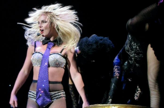 Britney Spears nel 2019 durante un concerto