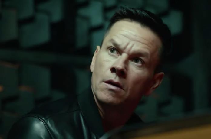 Un primo piano di Mark Wahlberg nel film Infinite