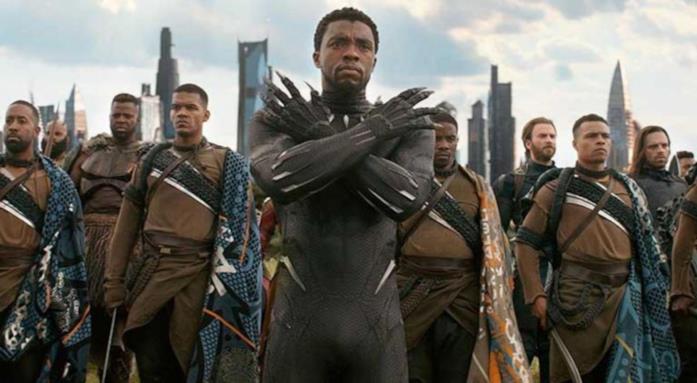 Venezia 77: l'omaggio di Tilda Swinton a Chadwick Boseman Il saluto di Wakanda nel film Black Panther