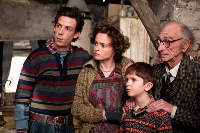 La famiglia Bucket Charlie Bucket insieme ai genitori e al nonno Joe