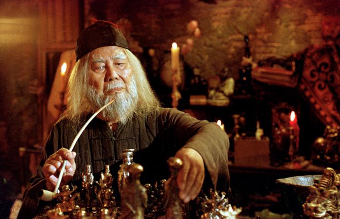 Sam Wing, il proprietario di Gizmo L'anziano Sam Wing nel suo negozio, dove vediamo per la prima volta Gizmo