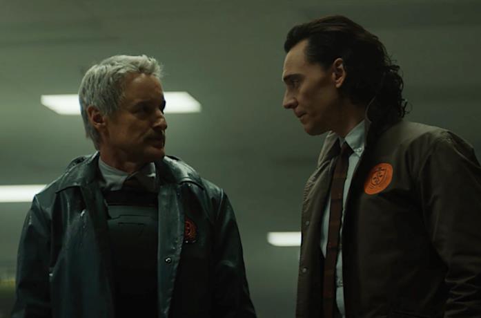 Mobius e Loki in veste di agenti della TVA