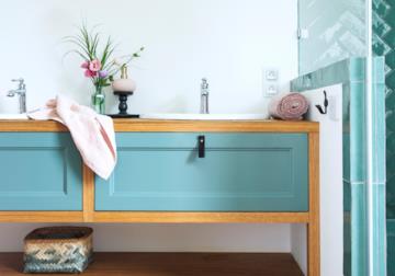 Mobili bagno: confronto tra chiusura tradizionale e rallentata