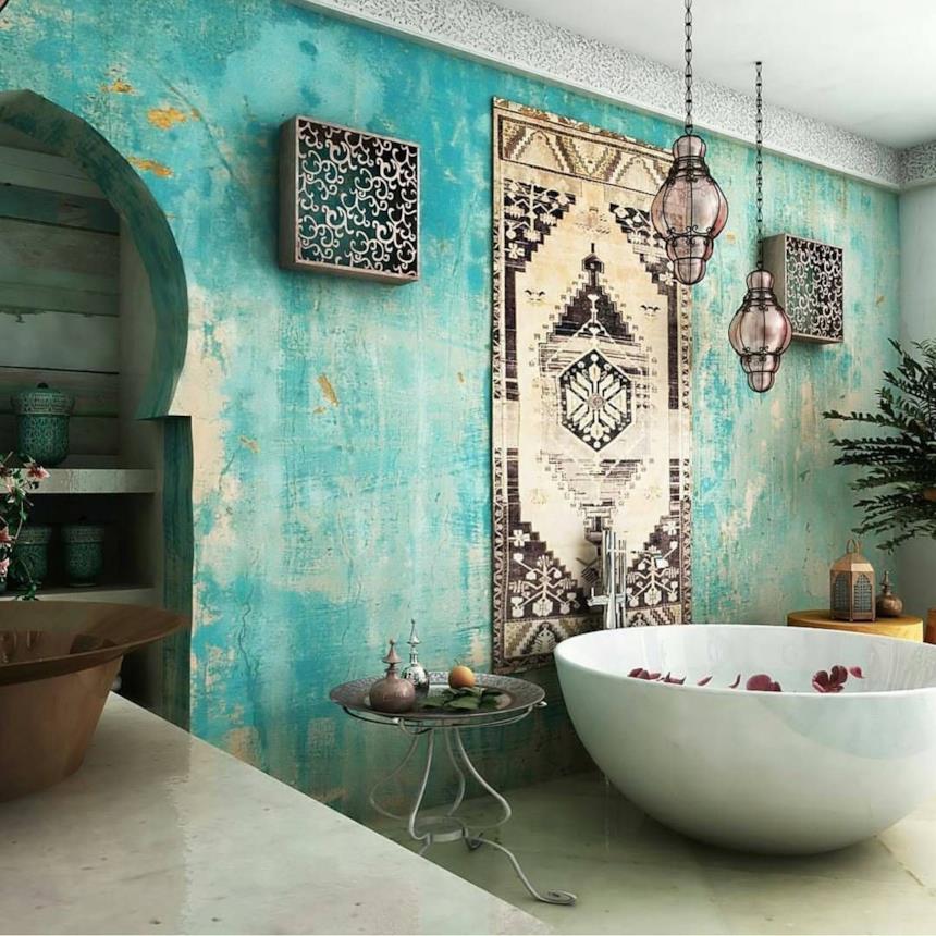 Bagno con decori marocchini a parete 
