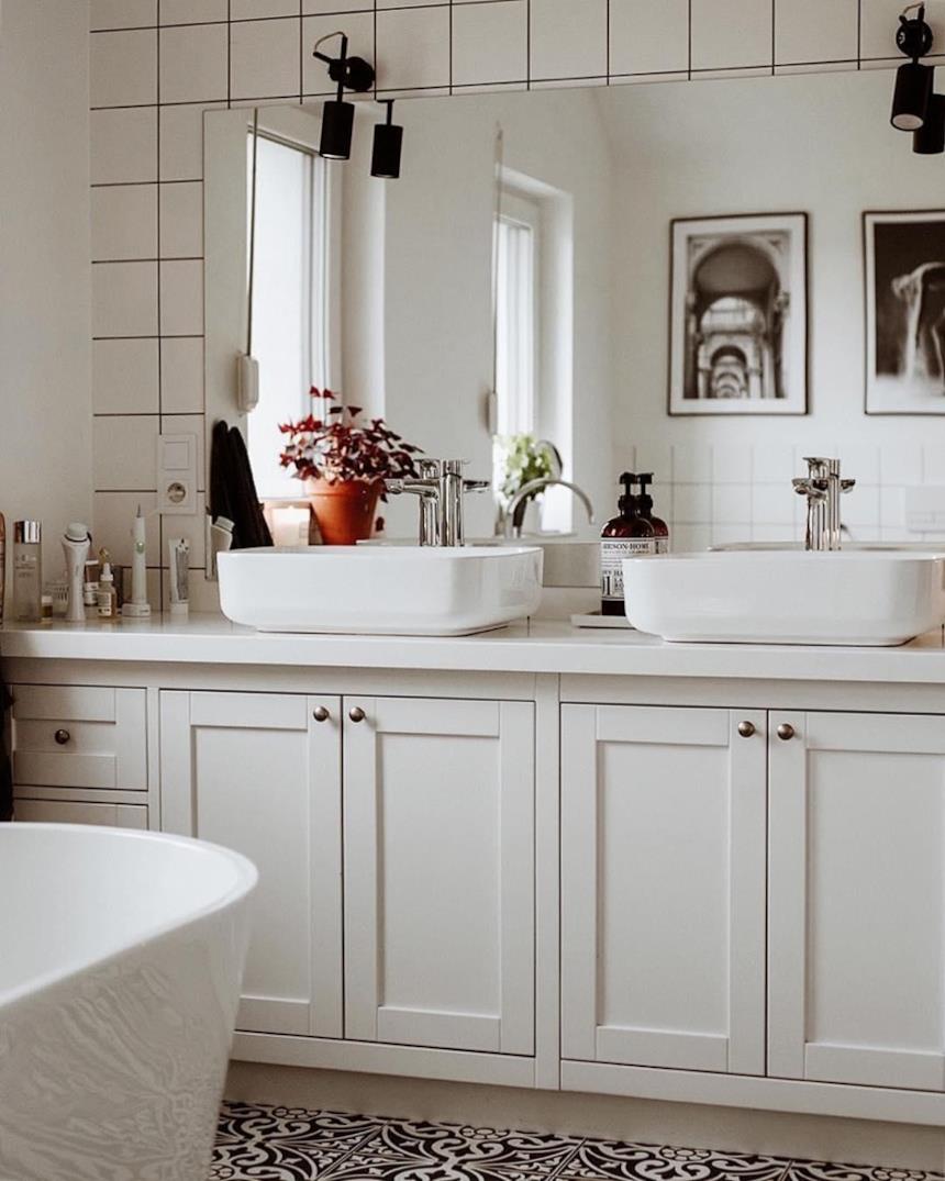 Composizione bagno shabby chic bianco e nero