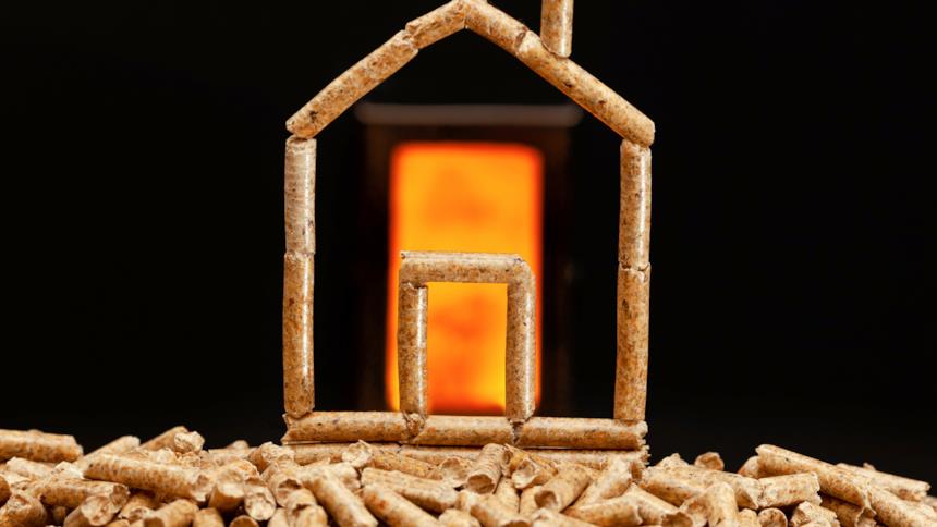 Sagoma di una casa realizzata con il pellet 