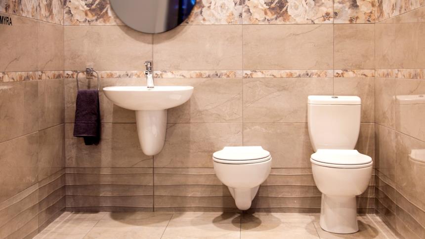 Bagno con bidet e water