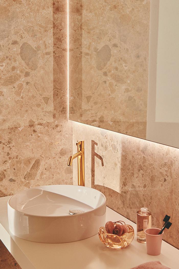 Lavabo da appoggio con miscelatore da appoggio color oro Ideal Standard