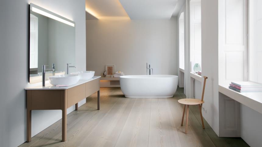 Composizione bagno moderno con vasca freestanding Luv di Duravit