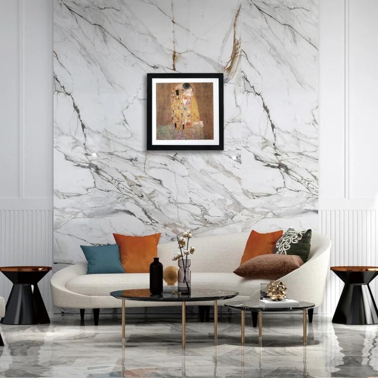 Climatizzatore a parete LG ARTCOOL Gallery Photo sopra il divano