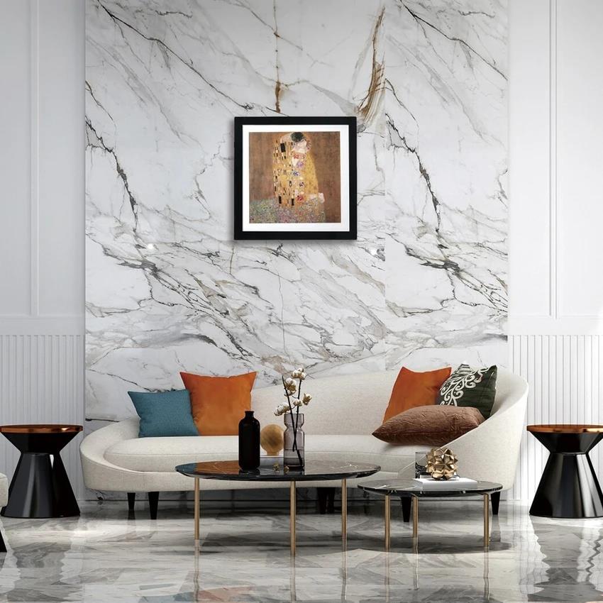 Climatizzatore a parete LG ARTCOOL Gallery Photo sopra il divano