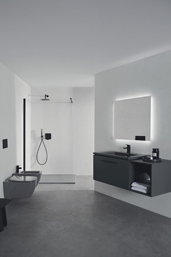 Bagno completo Ideal Standard con sanitari e lavello a incasso