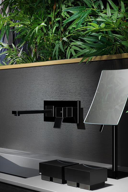 Miscelatore a parete della serie Rettangolo di Gessi 