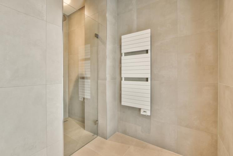 Termoarredo a parete in bagno
