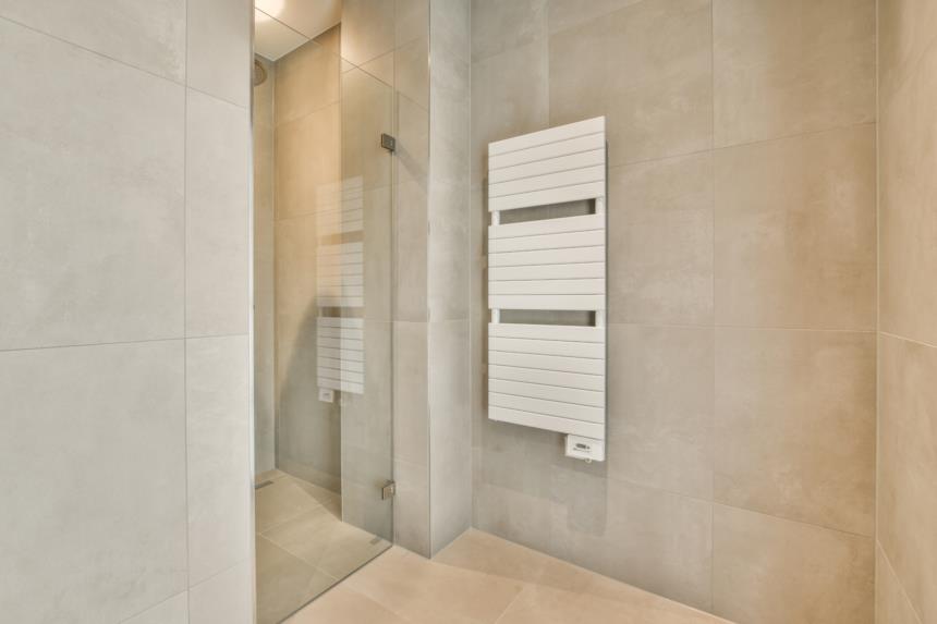 Termoarredo a parete in bagno