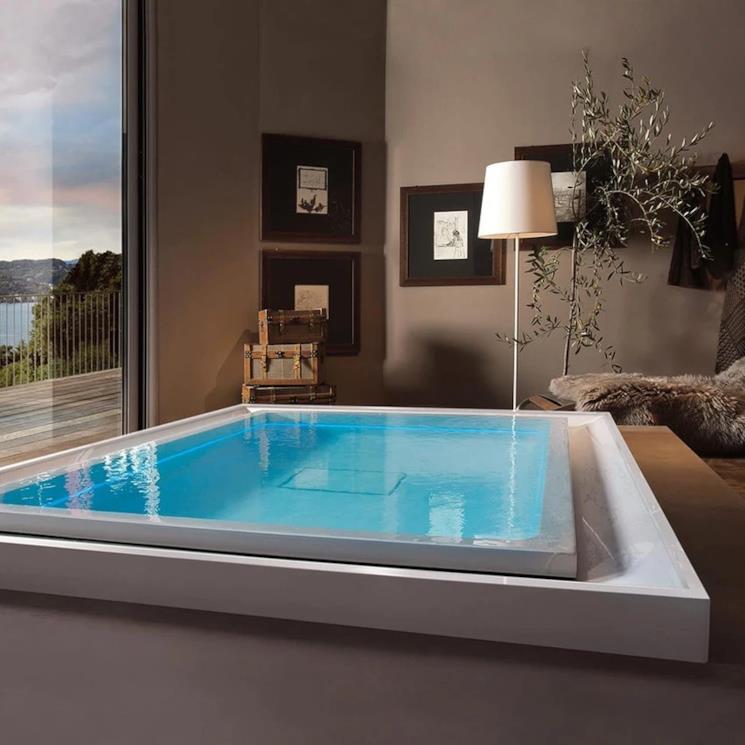 Minipiscina da interno di forma rettangolare