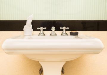 Lavabo a colonna: la soluzione giusta per un bagno elegante