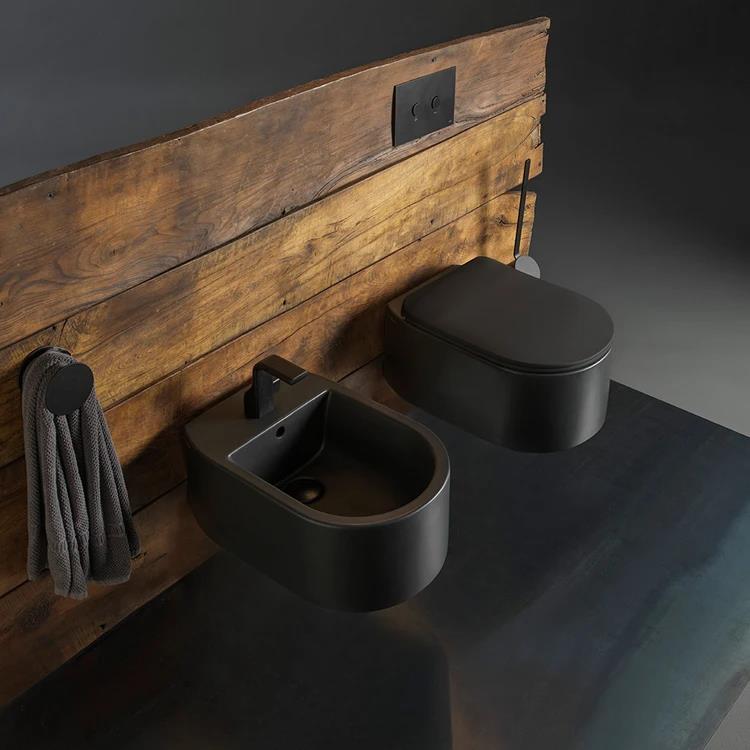 Set sanitari sospesi