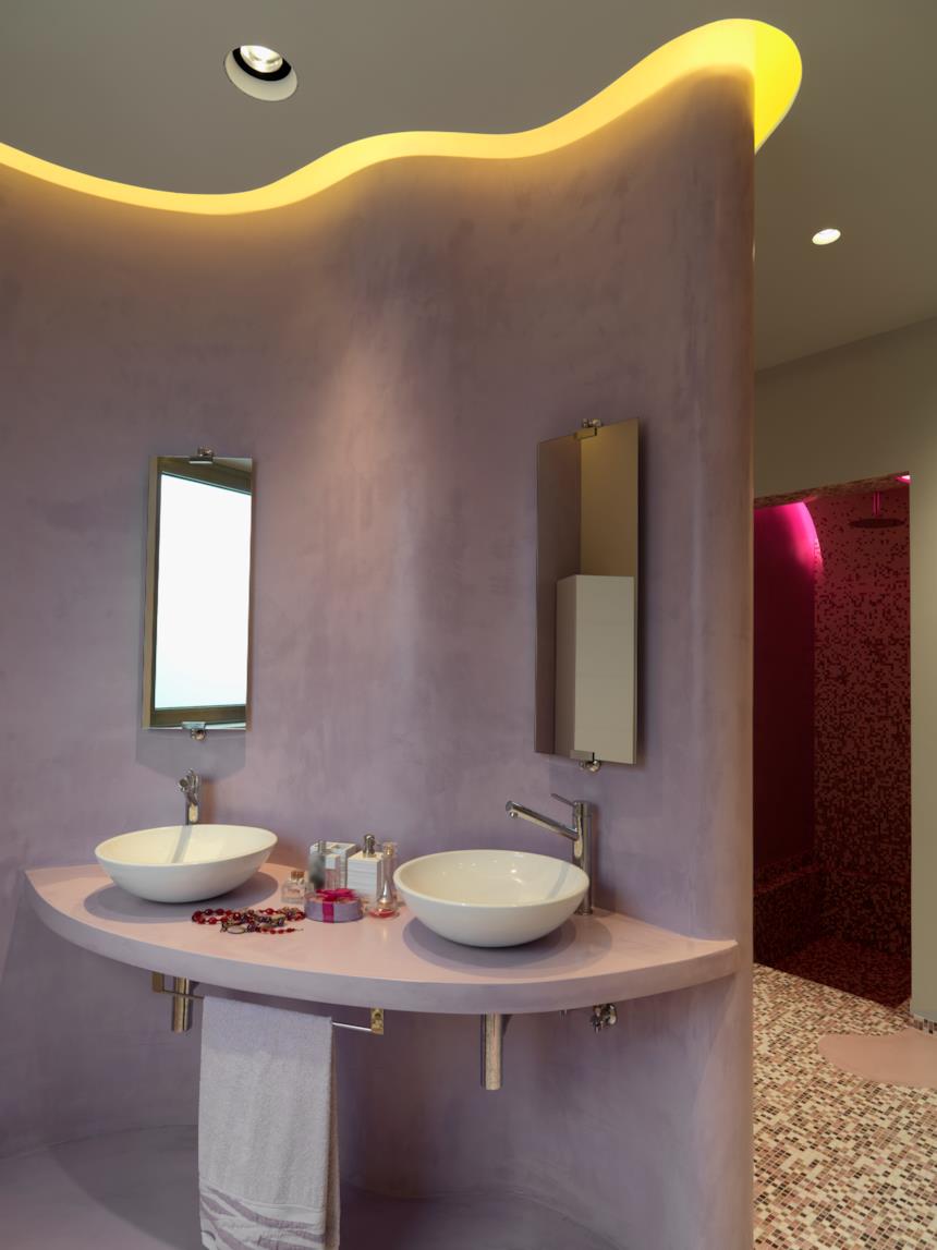 Bagno in ceramica e metallo