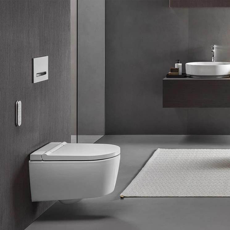 WC AquaClean Sela sospeso di colore bianco completo di sedile con funzione bidet a chiusura ammortizzata