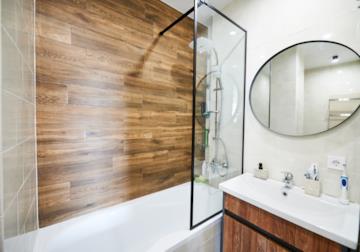 Vasca e doccia: una soluzione pratica