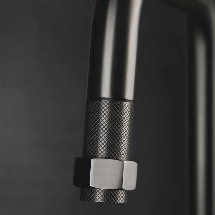 Dettaglio sulla bocca del miscelatore Officine di Gessi