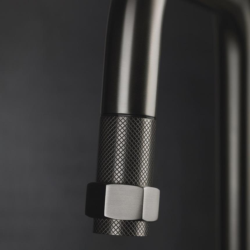 Dettaglio sulla bocca del miscelatore Officine di Gessi