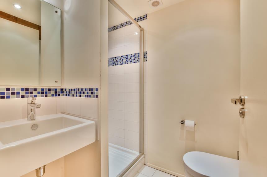 Box doccia in un bagno moderno 