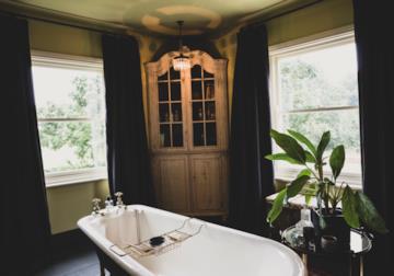 Bagno in stile barocco: opulenza e colore