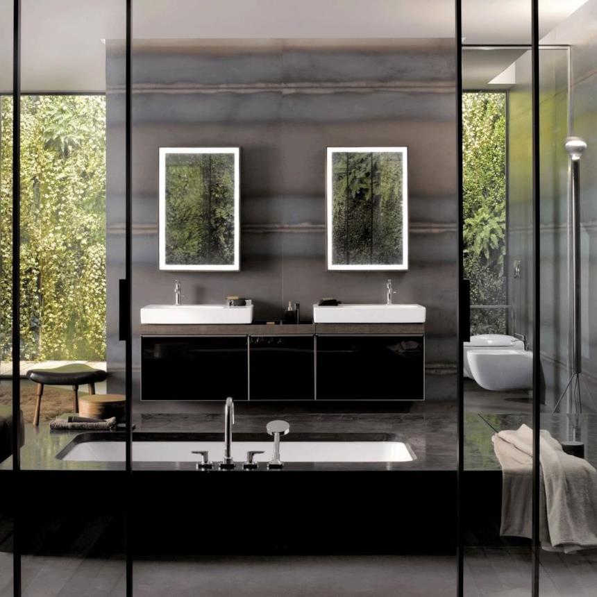 Bagno d'hotel di lusso con arredo nero