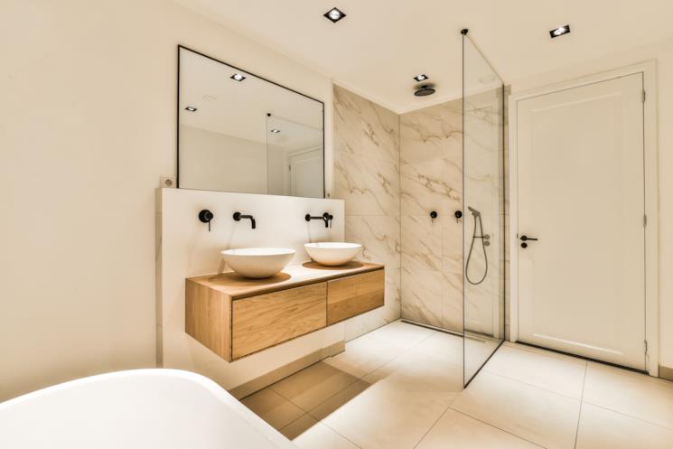 Bagno con box doccia