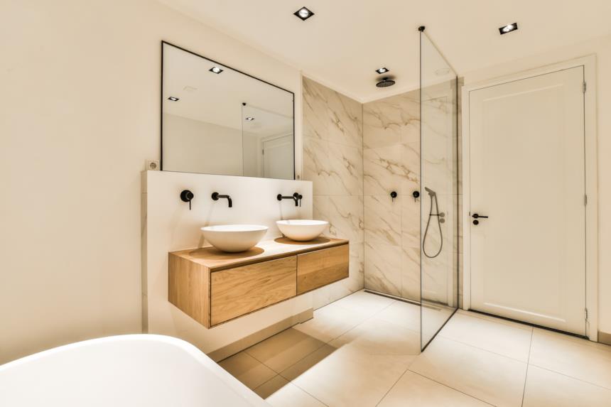 Bagno con box doccia