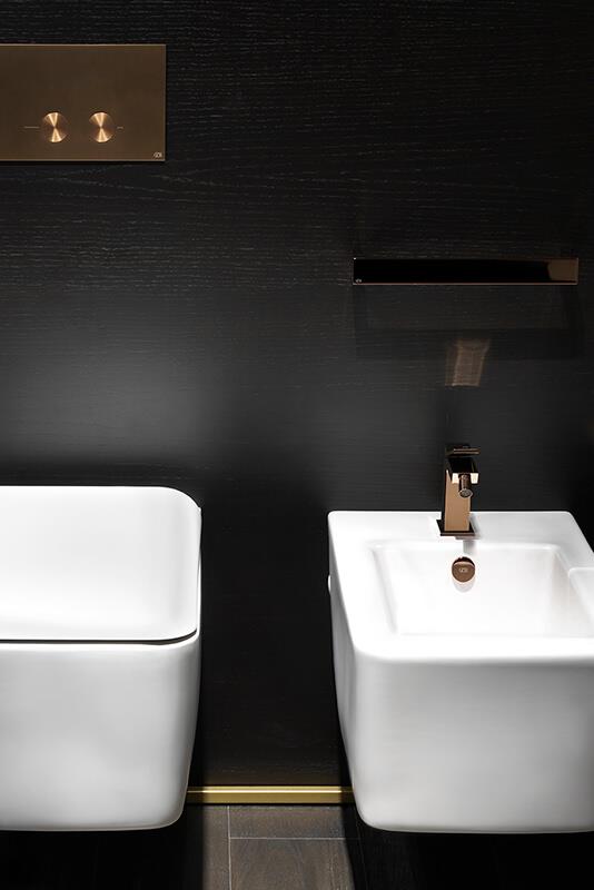 Coppia di sanitari della serie Rettangolo di Gessi 