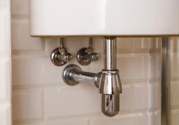 Cattivi odori dal lavandino del bagno: scopri le cause e le soluzioni