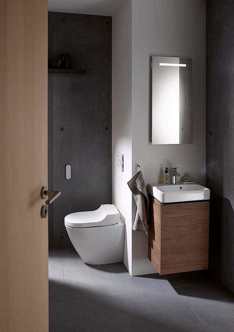 Bagno piccolo con vaso wc con bidet integrato AquaClean Tuma di Geberit