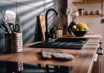 Rubinetti da cucina neri per un tocco raffinato all’ambiente