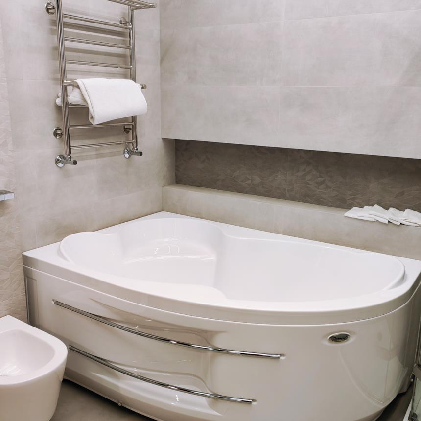 Vasca con sportello di dimensioni ridotte 