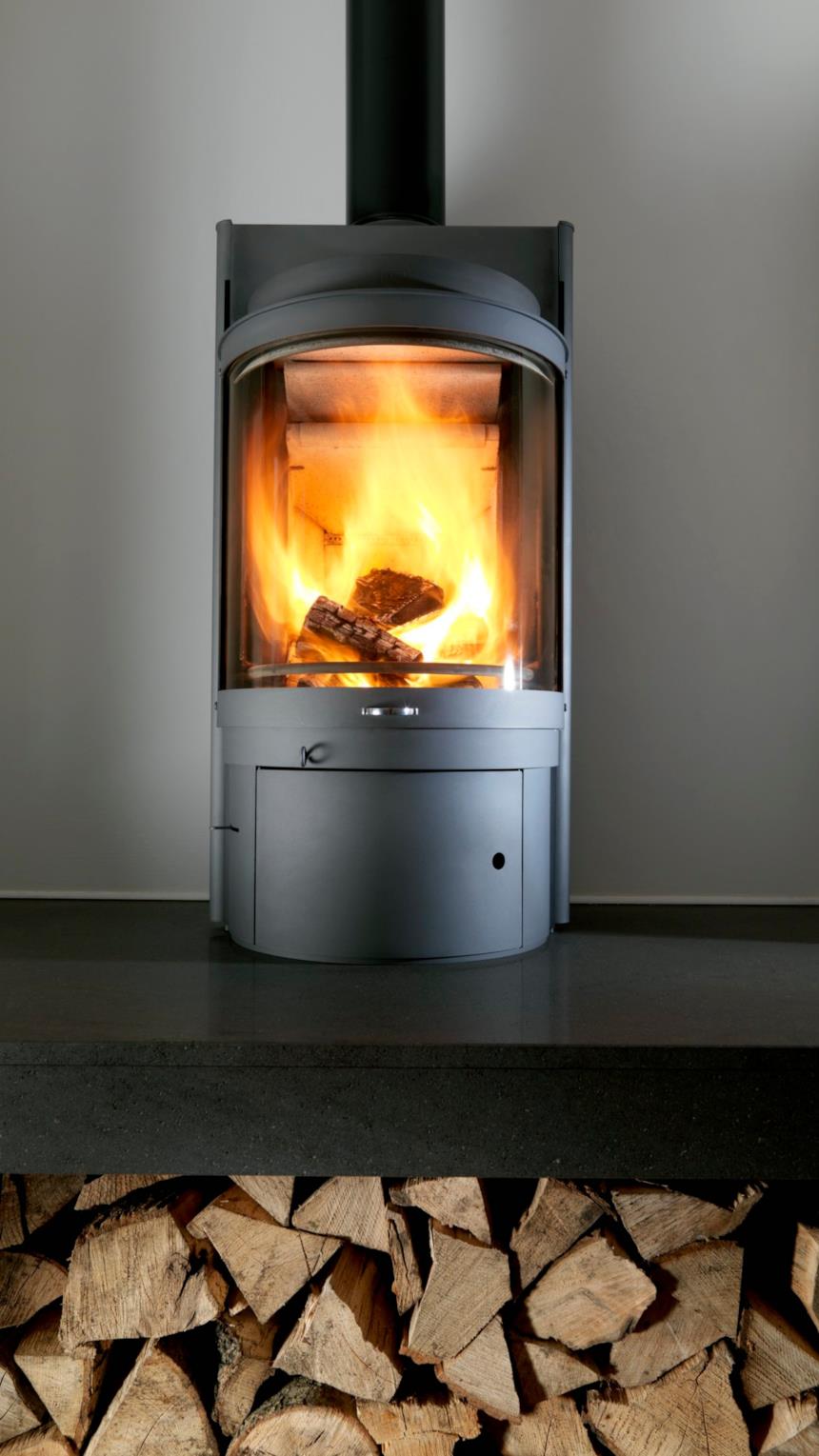 Stufa di legno accesa