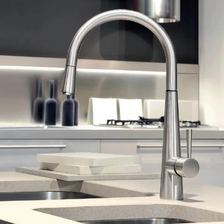 Miscelatore monocomando con doccetta estraibile