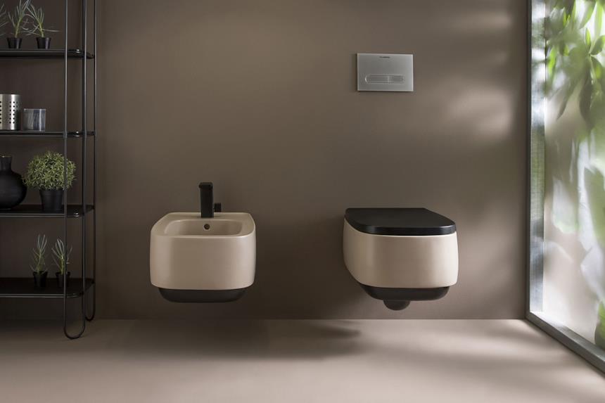 Sanitari color argilla con profili nero carbone Flag di Flaminia