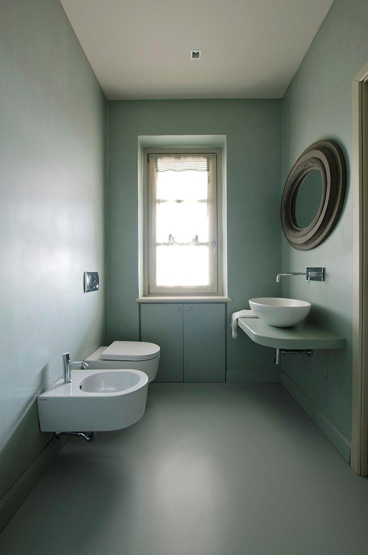 Bagno con rivestimento in resina