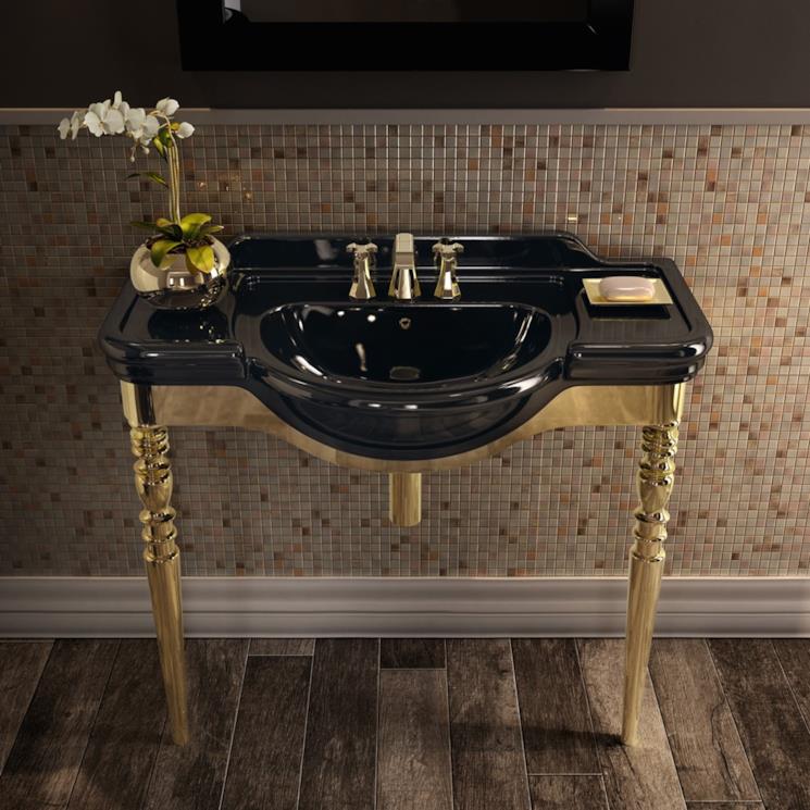 Rubinetto oro Flaminia su lavabo nero vintage