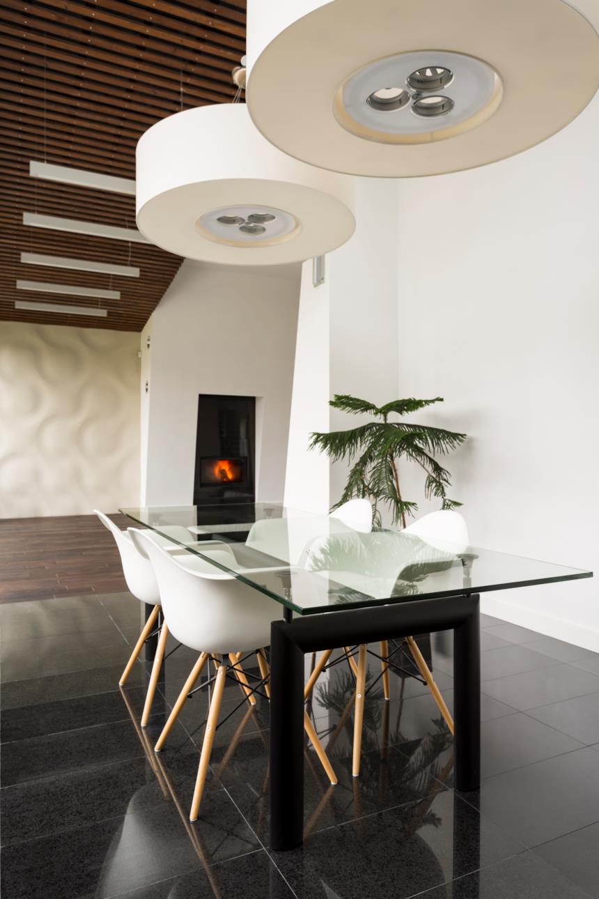 Stufa a bioetanolo in una nicchia nel muro